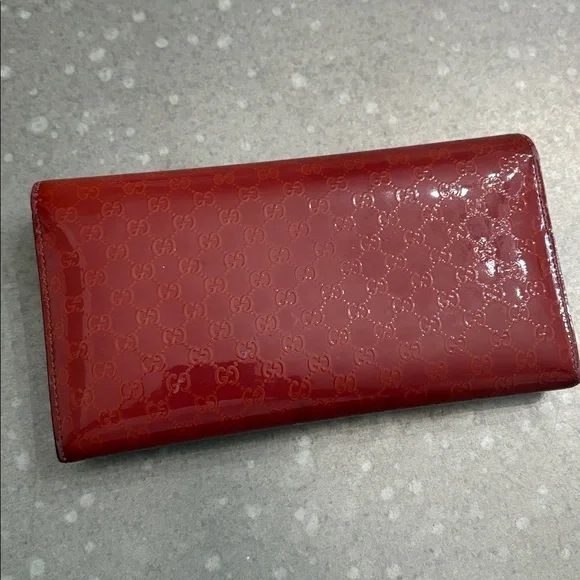 Gucci Glossy Red Wallet with Heart Emblem - Picture 4 of 5